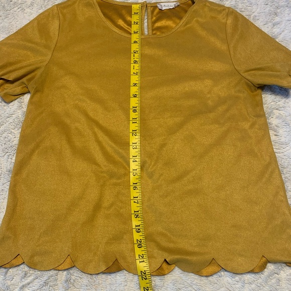 Altar’d State Blouse round cut - Picture 7 of 8